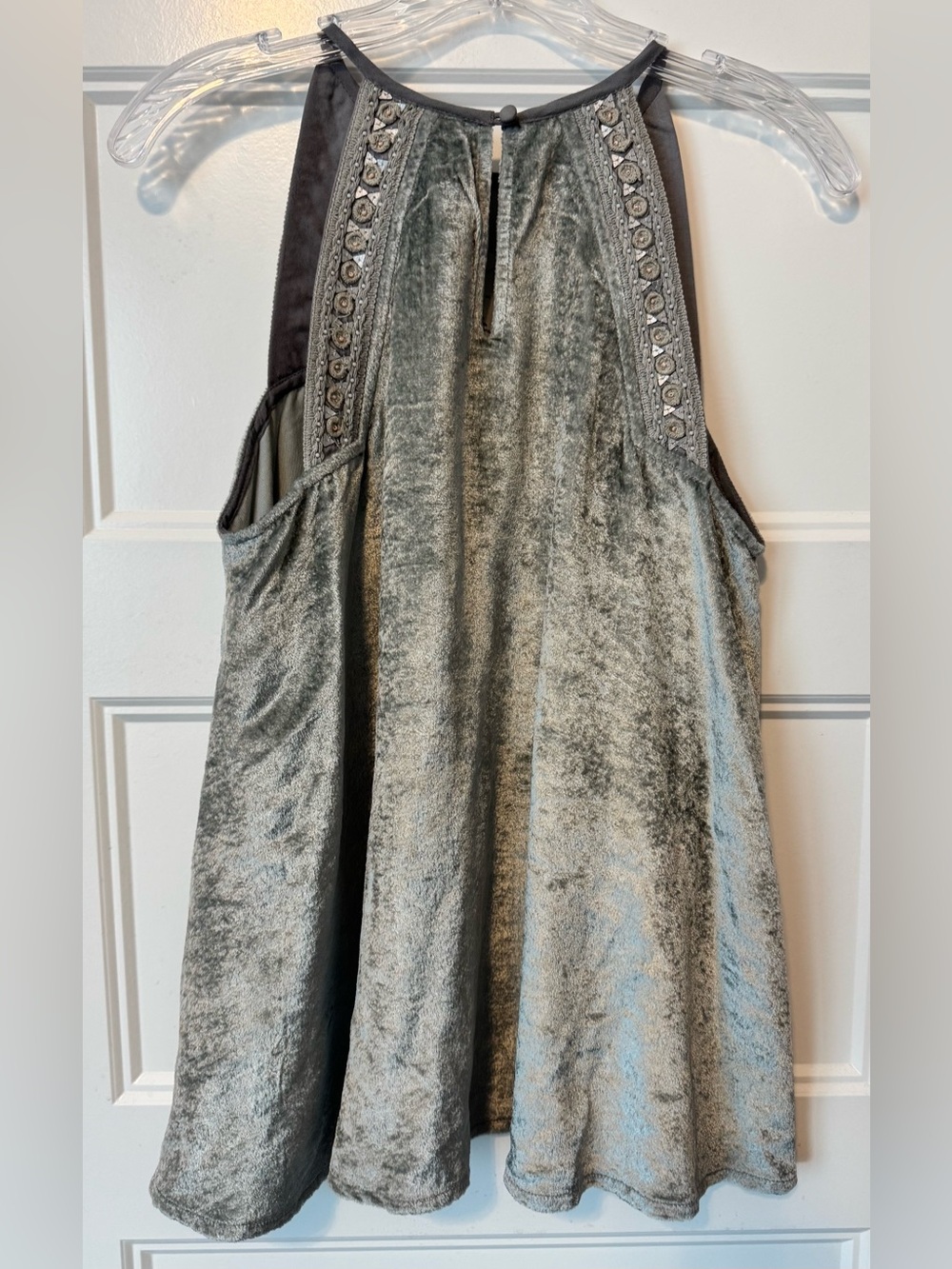 BI-NK Eyre Anthropologie Gray Crushed Velvet Halter Neck Tank Top Beaded Small - Picture 4 of 8